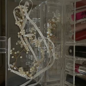 Bridal hair accessories